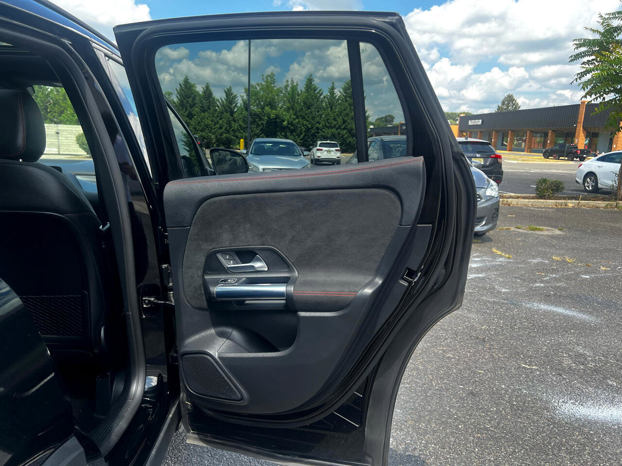 Used 2021 Mercedes-Benz GLA 250 4MATIC image 23