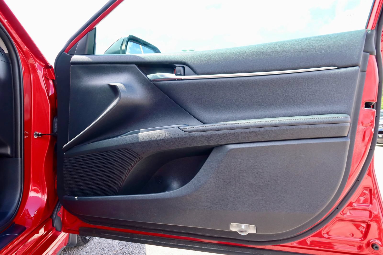 Used 2020 Toyota Camry XSE FWD image 17
