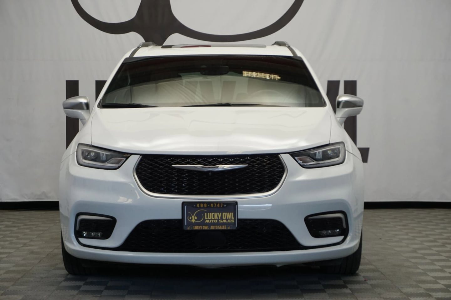 Used 2022 Chrysler Pacifica Pinnacle image 2