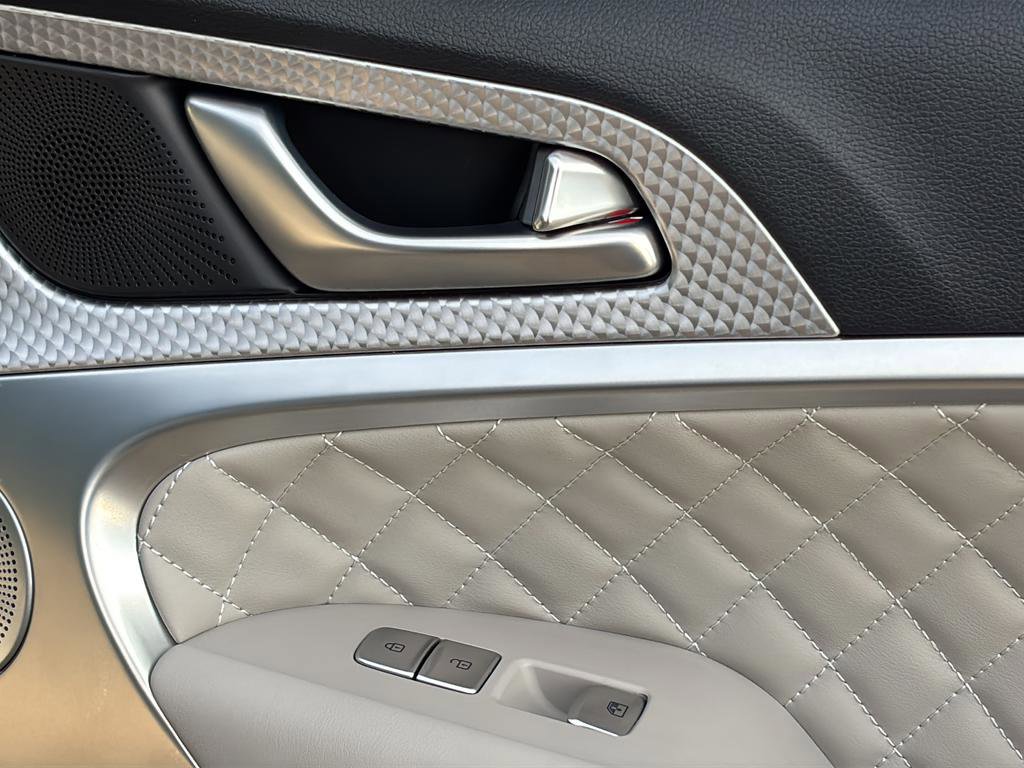 Used 2023 Genesis G70 3.3T w/ Sport Prestige Package image 39