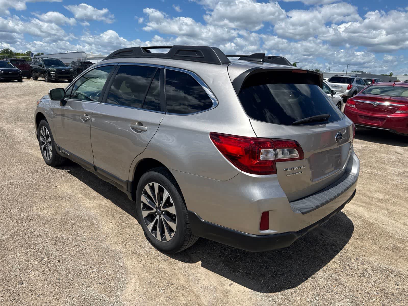 Used 2017 Subaru Outback 2.5i Limited AWD/4WD image 2
