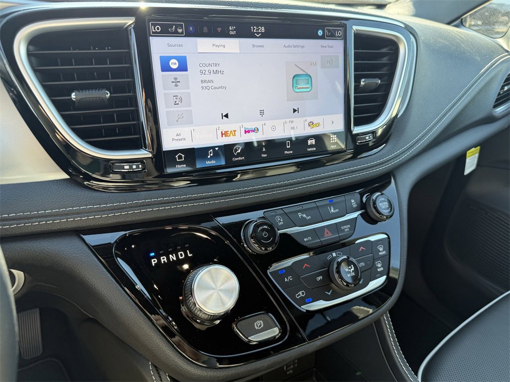 New 2026 Chrysler Pacifica Limited image 18