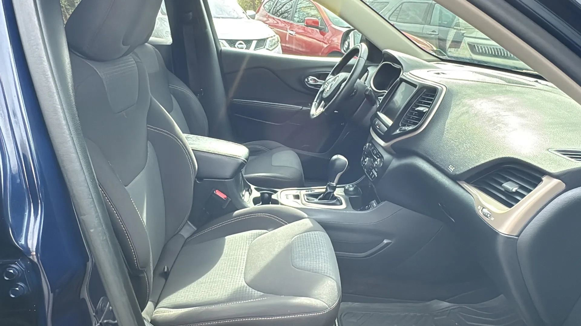 Used 2016 Jeep Cherokee Latitude w/ Comfort/Convenience Group image 12