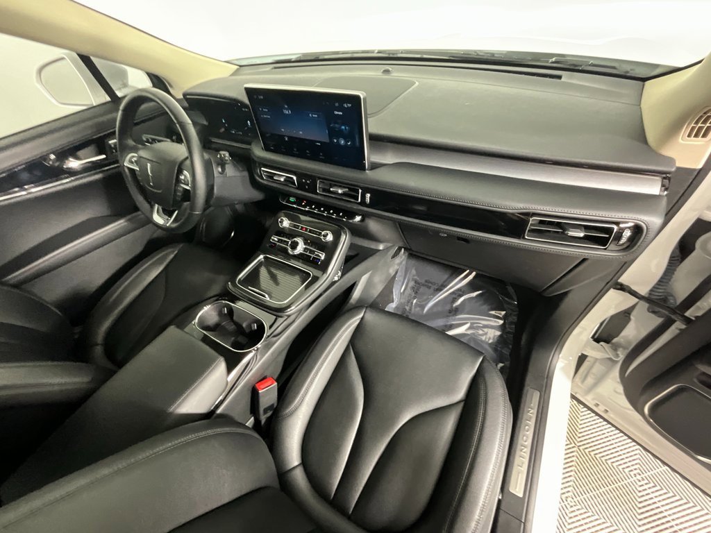 Used 2023 Lincoln Nautilus AWD image 16