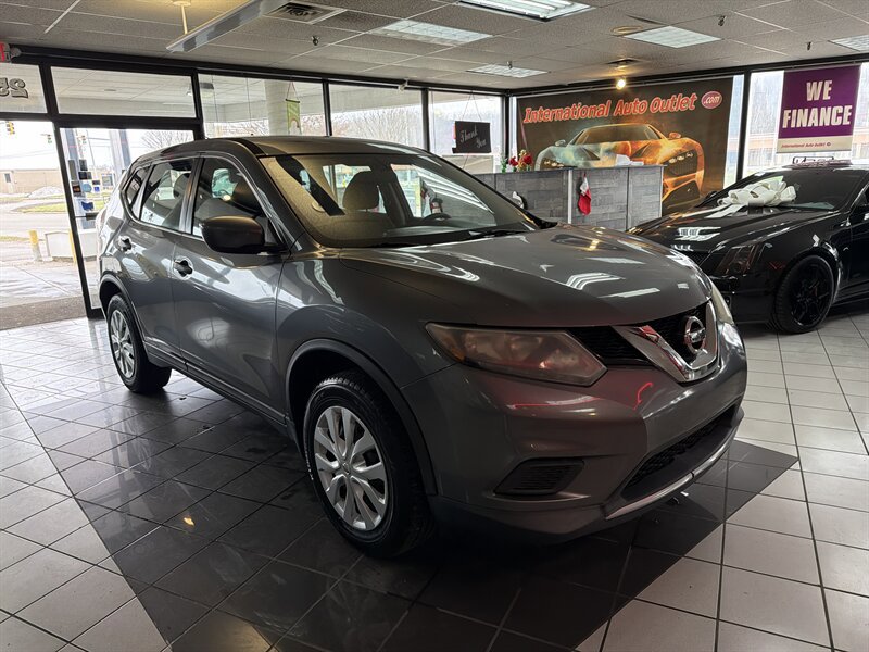 Used 2016 Nissan Rogue S FWD image 4