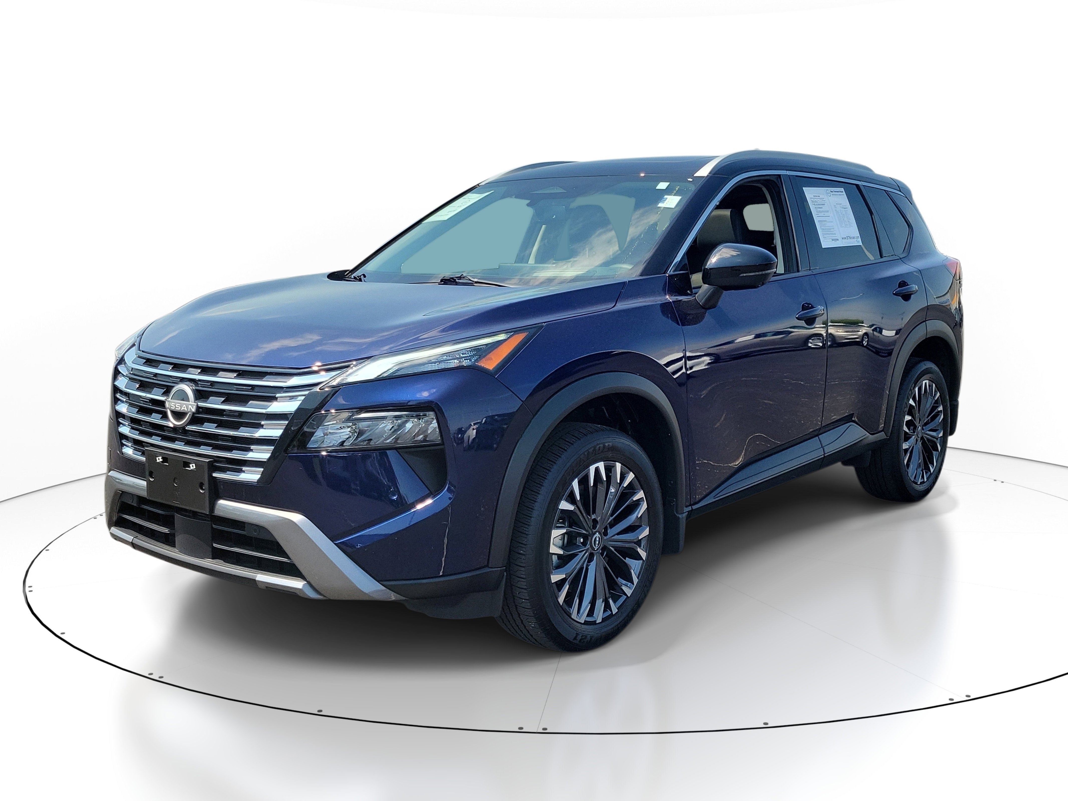 Used 2025 Nissan Rogue SL w/ Tech Package AWD/4WD image 2