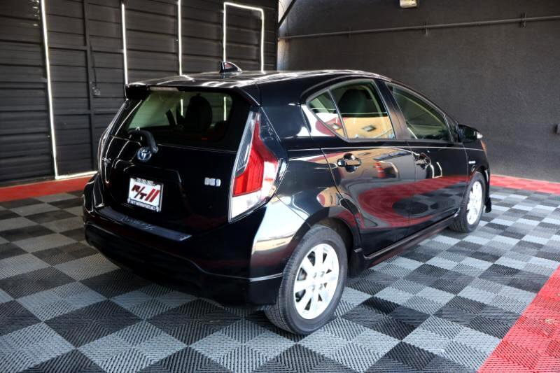 Used 2017 Toyota Prius C One image 7