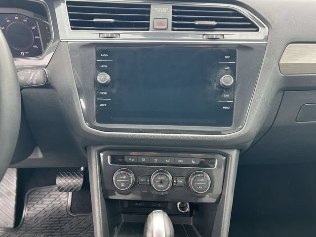 Used 2021 Volkswagen Tiguan SEL AWD/4WD image 29