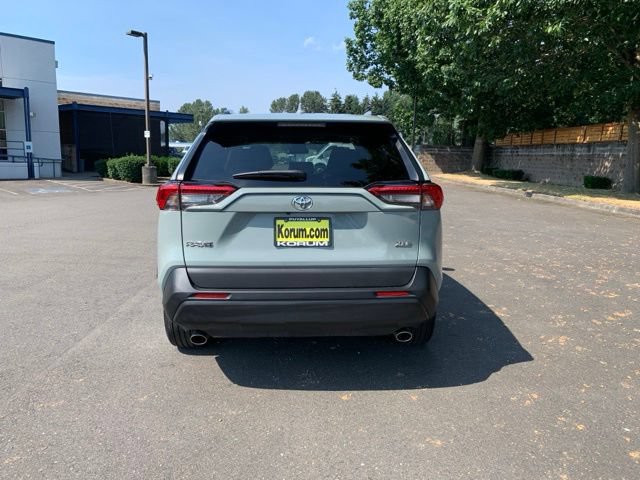 Used 2020 Toyota RAV4 XLE Premium FWD image 4
