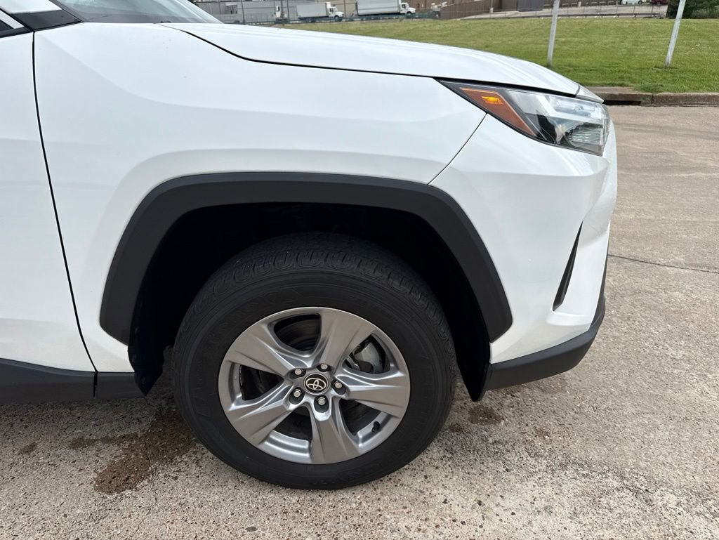 Used 2023 Toyota RAV4 XLE AWD/4WD image 7