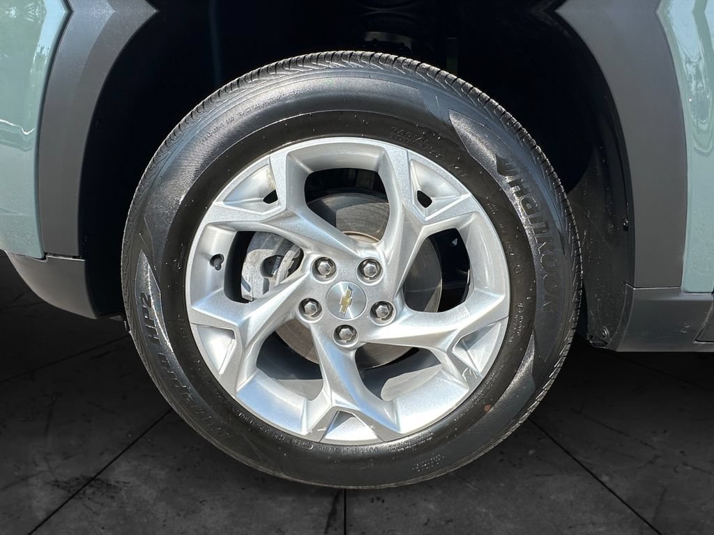 Used 2025 Chevrolet Trax LS w/ LS Convenience Package FWD image 14