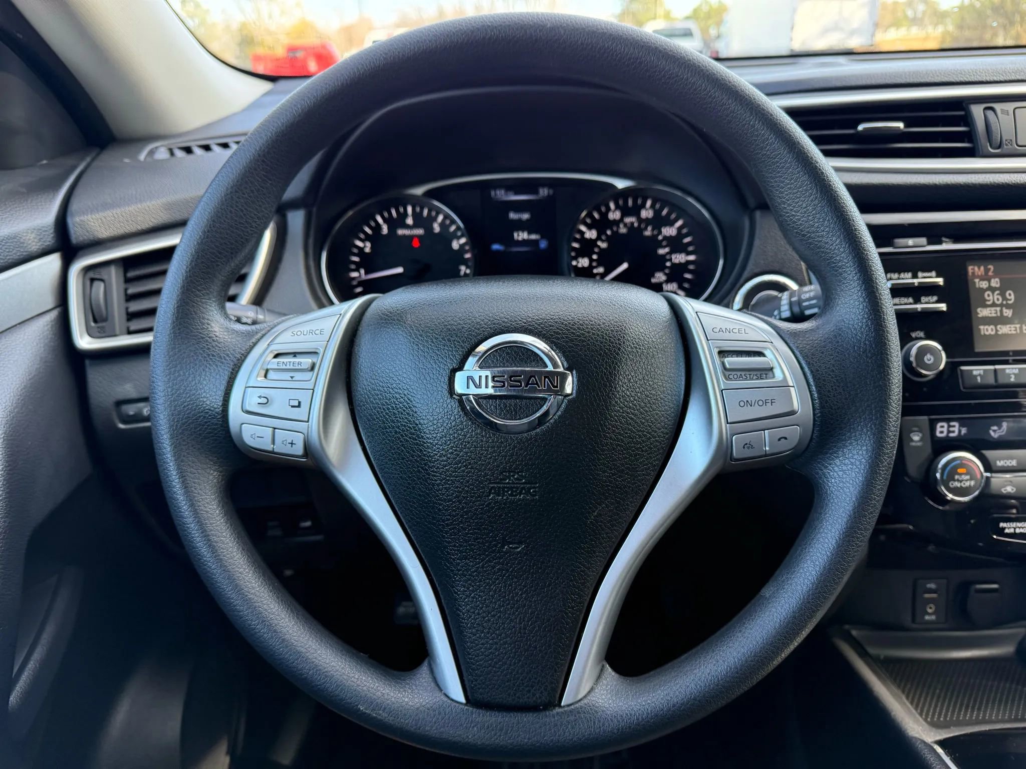 Used 2016 Nissan Rogue SV image 15