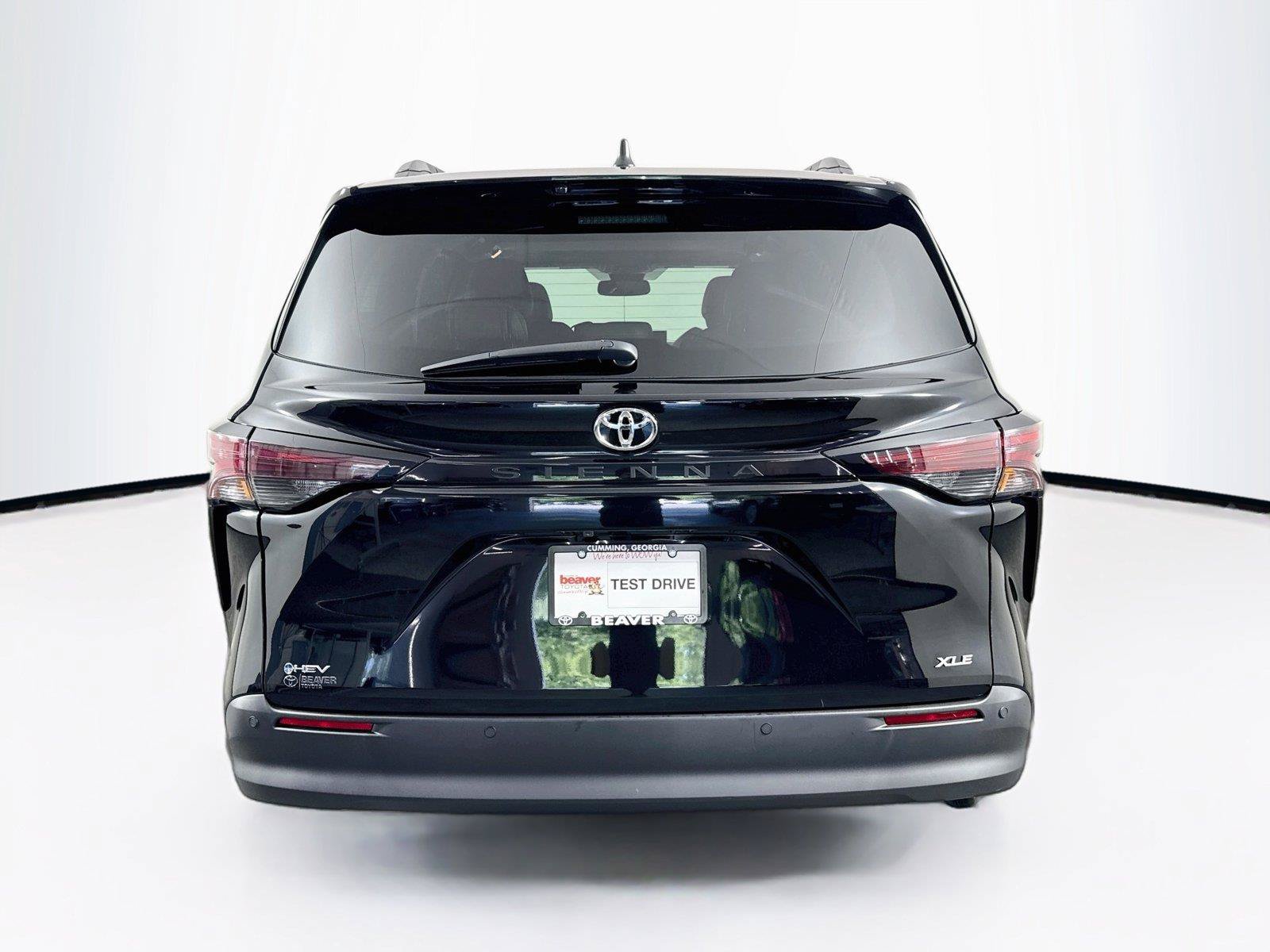 Certified 2026 Toyota Sienna XLE FWD image 12
