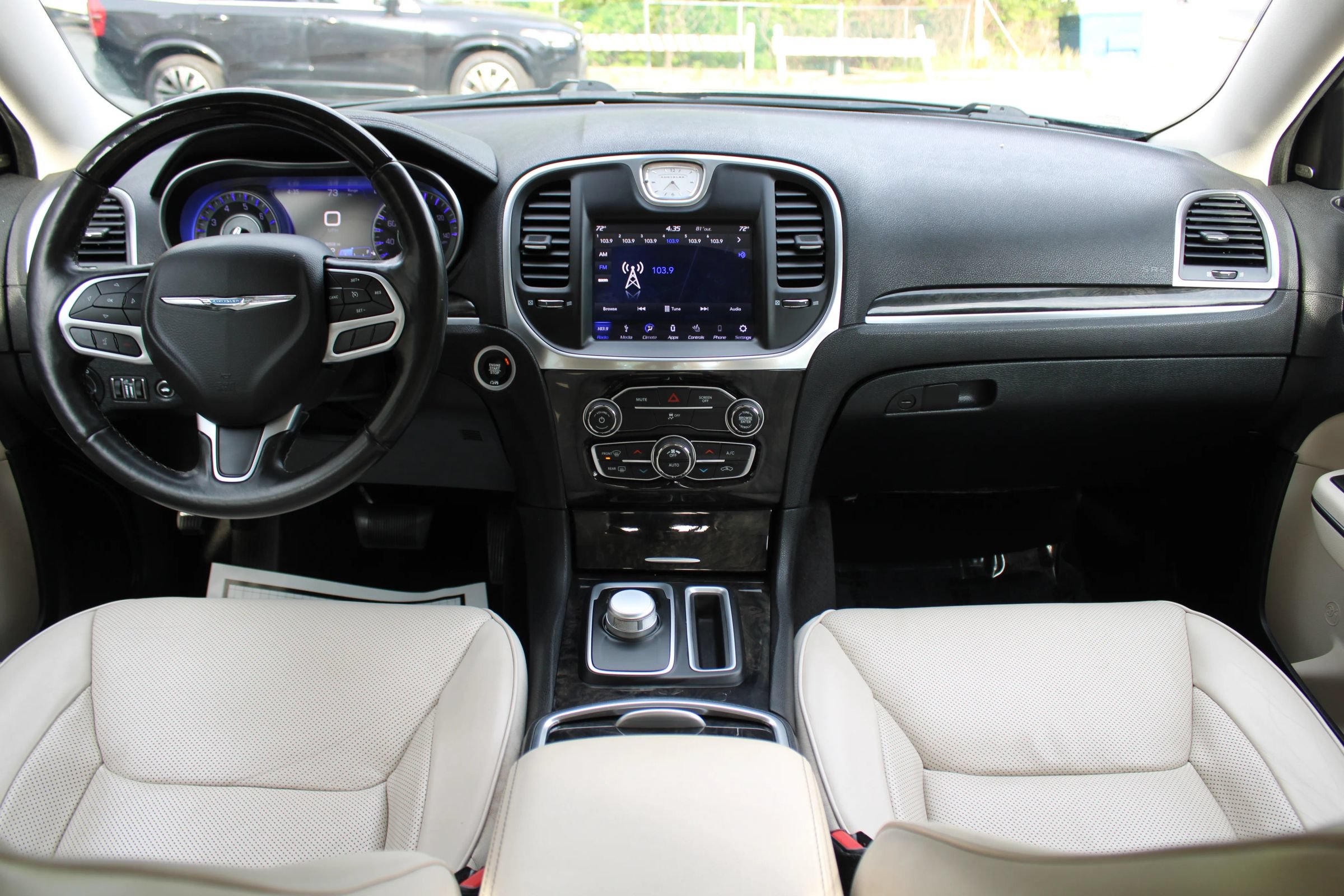 Used 2018 Chrysler 300 Limited RWD image 12