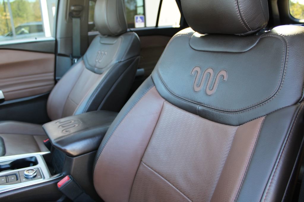 Used 2021 Ford Explorer King Ranch w/ Premium Technology Package image 24
