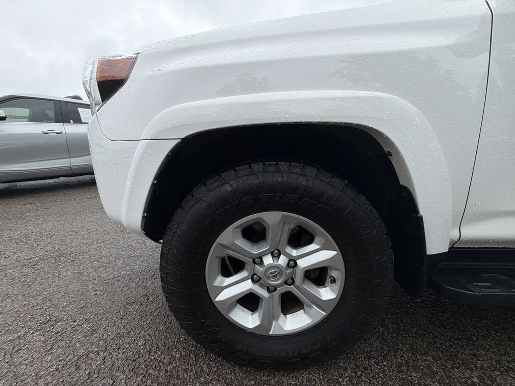 Used 2019 Toyota 4Runner SR5 AWD/4WD image 10