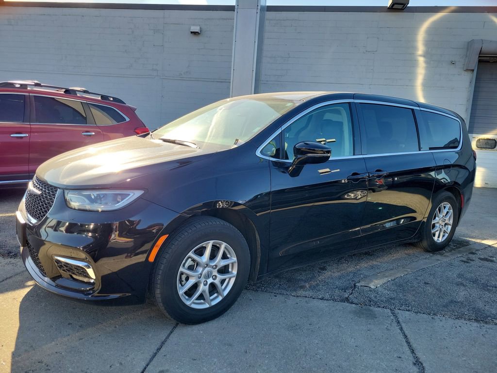 Used 2024 Chrysler Pacifica Touring-L