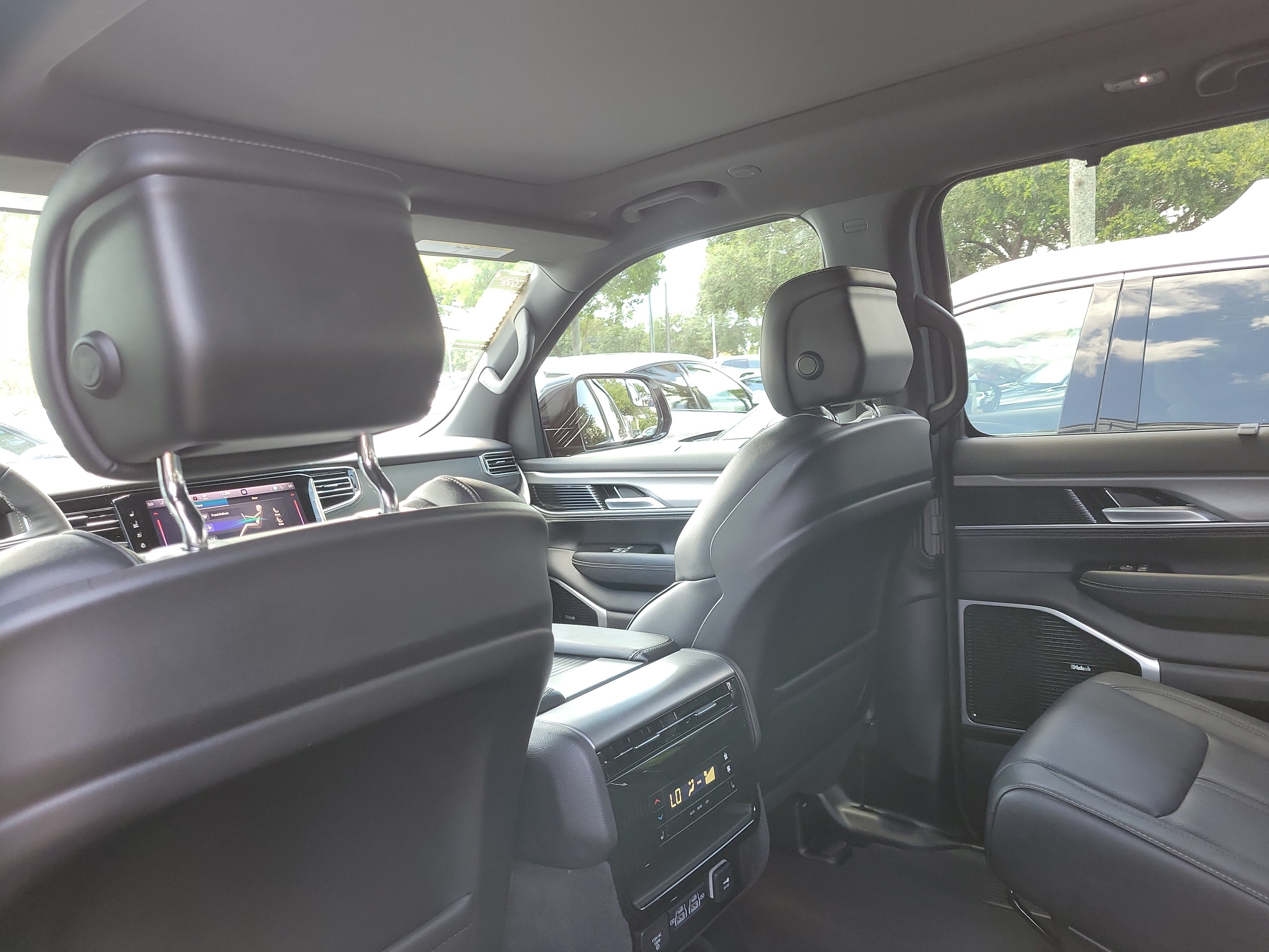 Used 2026 Jeep Grand Wagoneer Limited AWD/4WD image 9