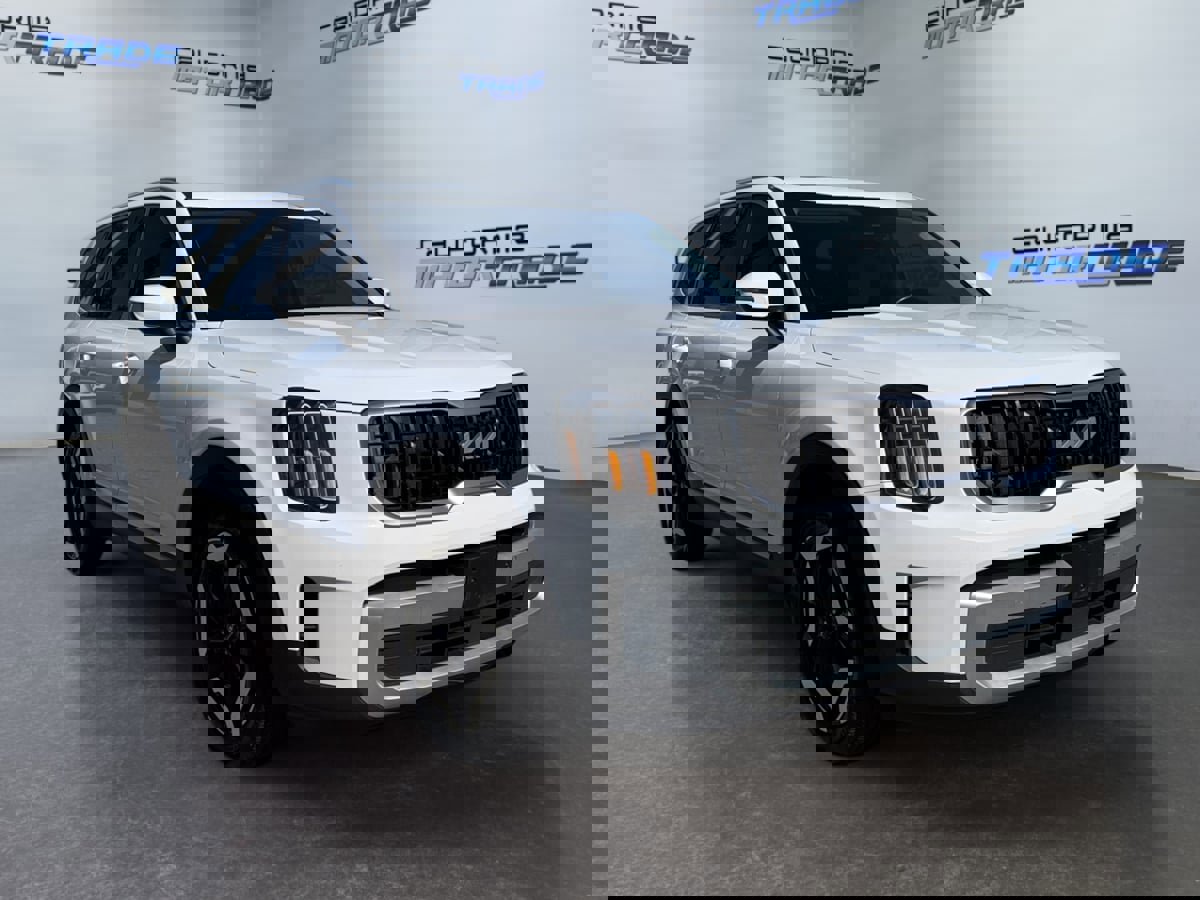 Used 2024 Kia Telluride EX w/ EX Captain's Chair Package image 3