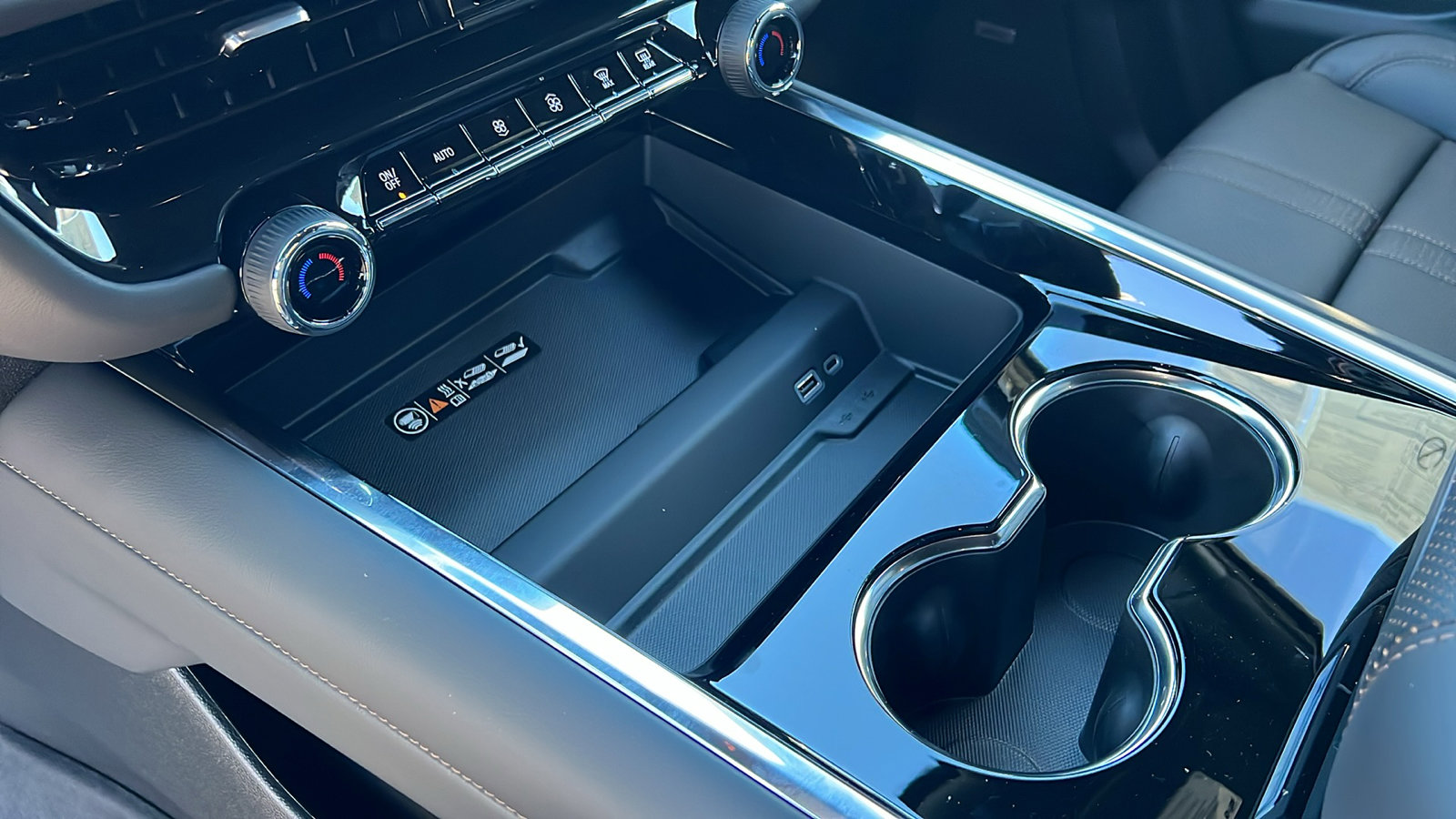 New 2026 Chevrolet Suburban High Country image 25