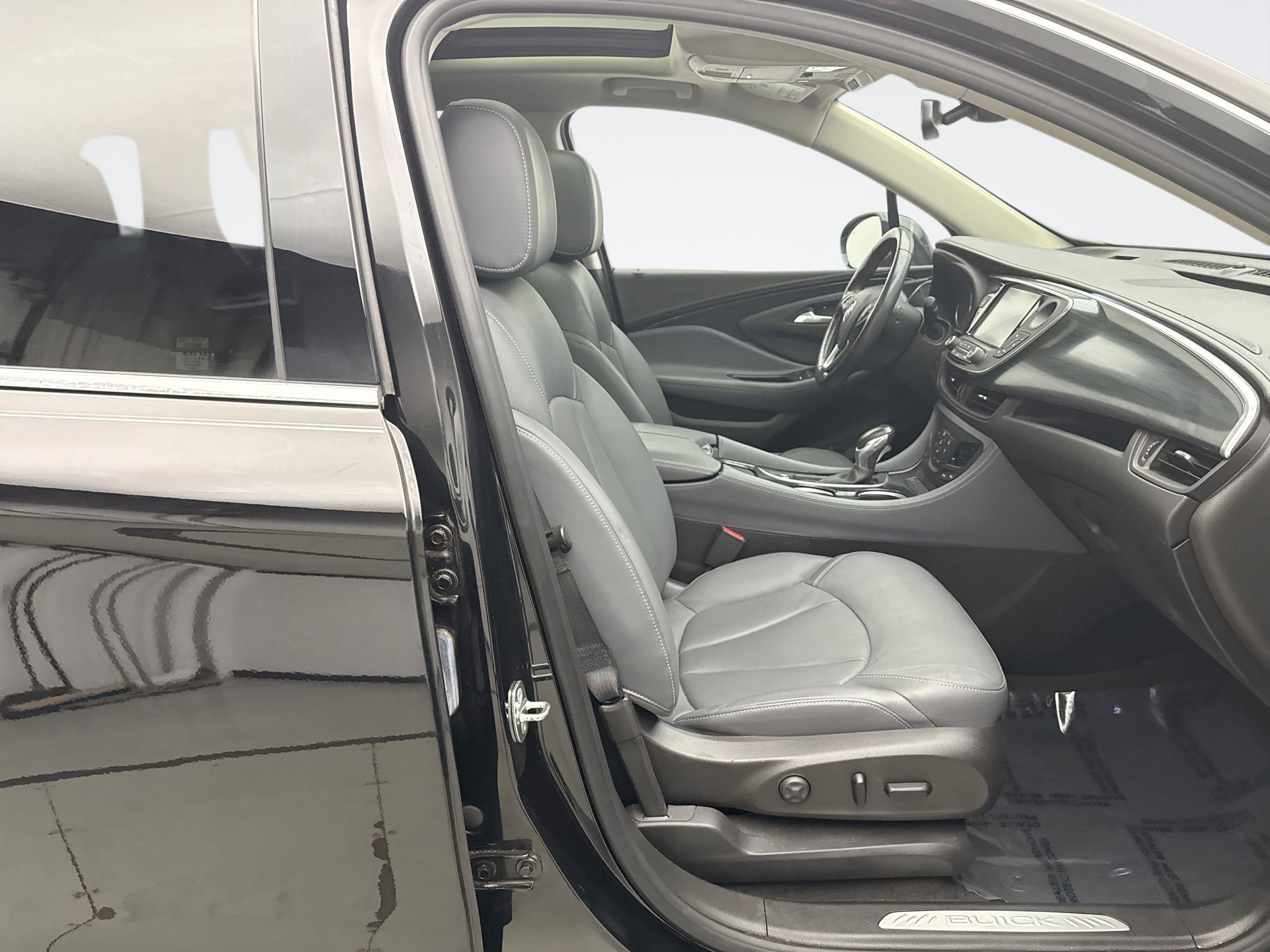 Used 2020 Buick Envision Premium w/ LPO, Interior Luxury Package image 18