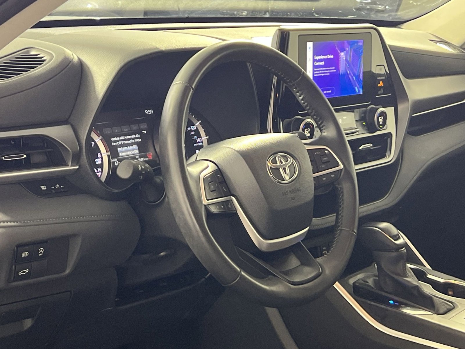 Used 2024 Toyota Highlander LE image 16