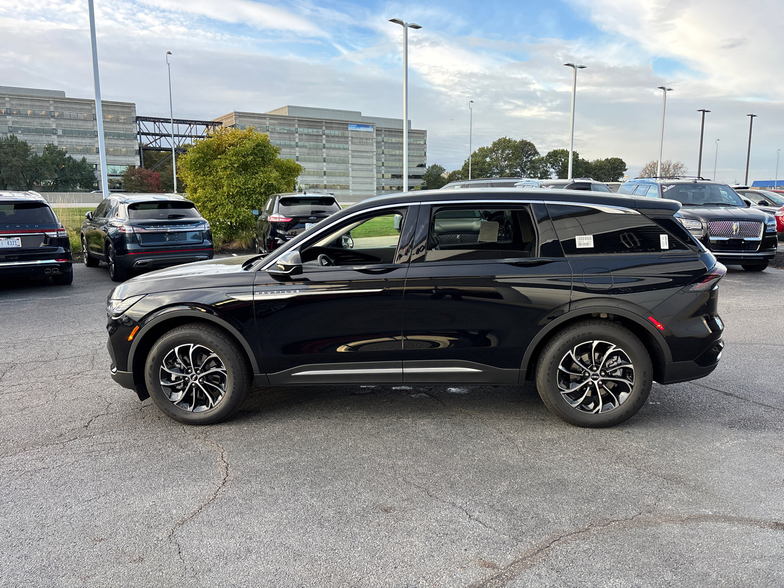 New 2026 Lincoln Nautilus Premier image 4