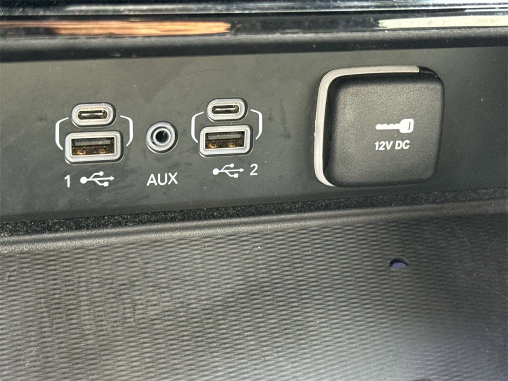 Used 2022 Jeep Grand Cherokee Laredo w/ Luxury Tech Group I image 37