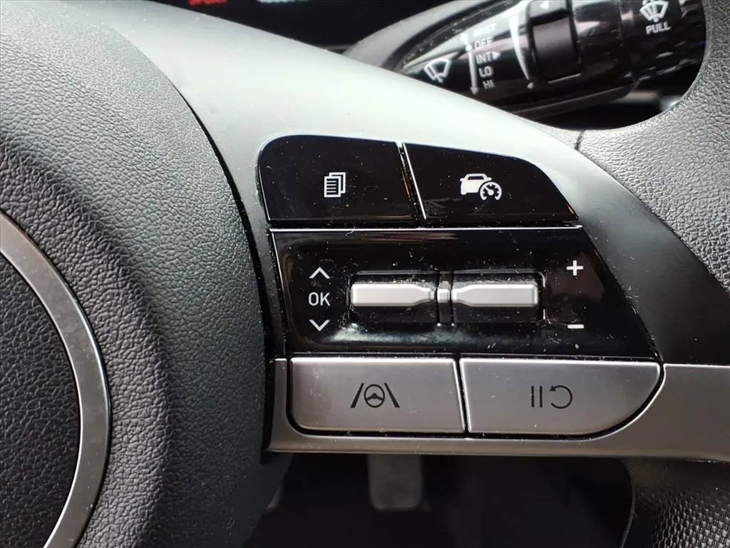 Used 2024 Hyundai Elantra SEL image 30