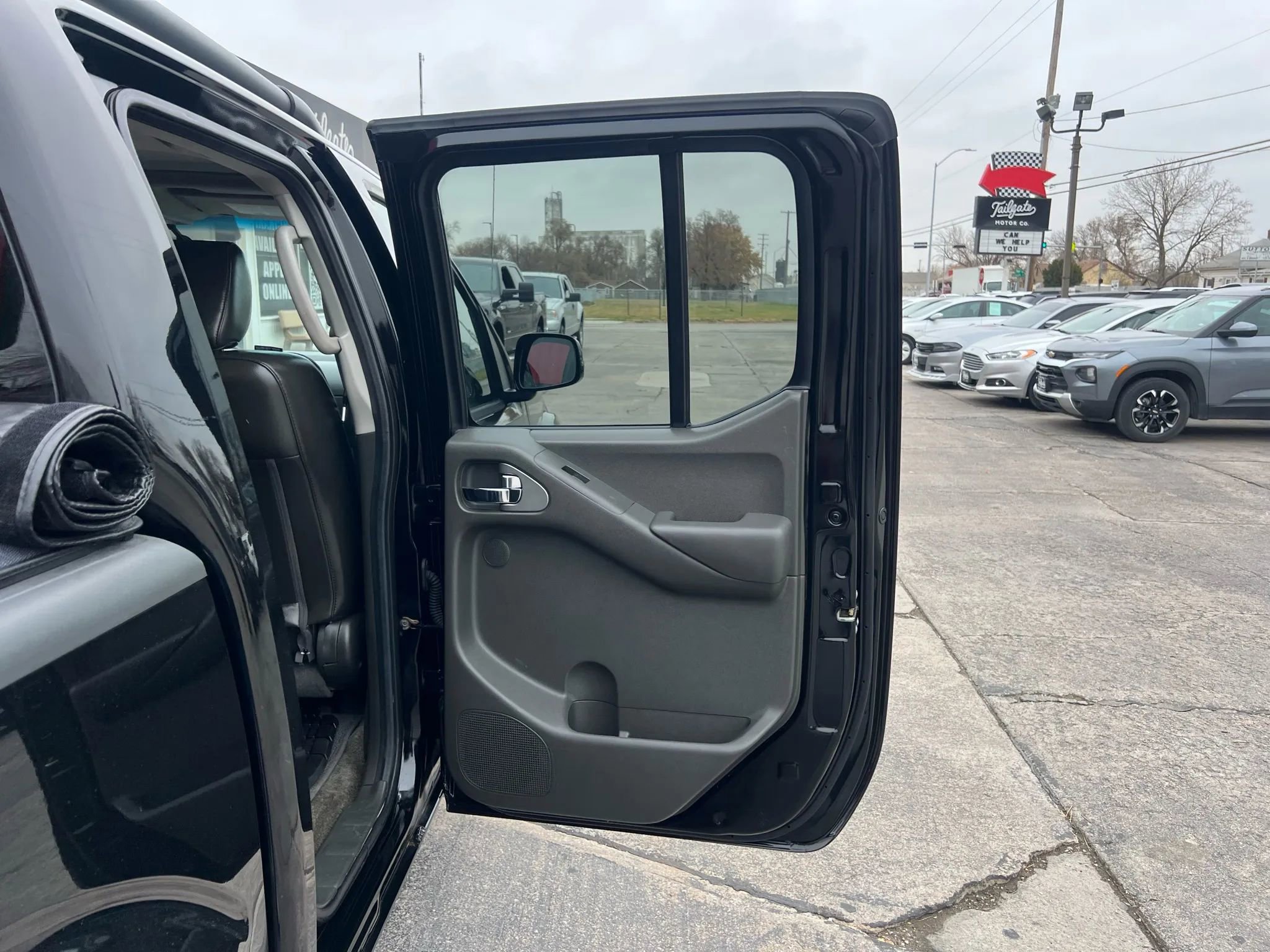 Used 2012 Nissan Frontier PRO-4X w/ Pro-4x Luxury Pkg image 15