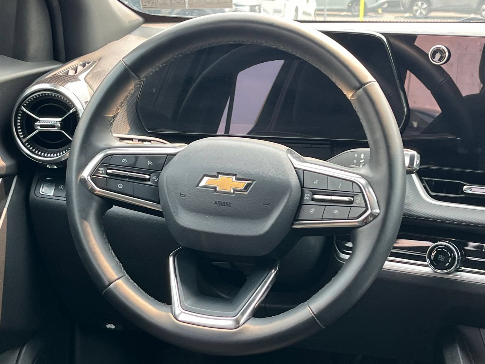 Used 2025 Chevrolet Equinox LT FWD image 28