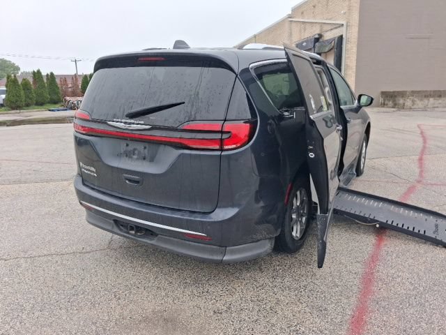 Used 2021 Chrysler Pacifica Touring-L w/ Premium & Safety Sphere Group FWD image 7