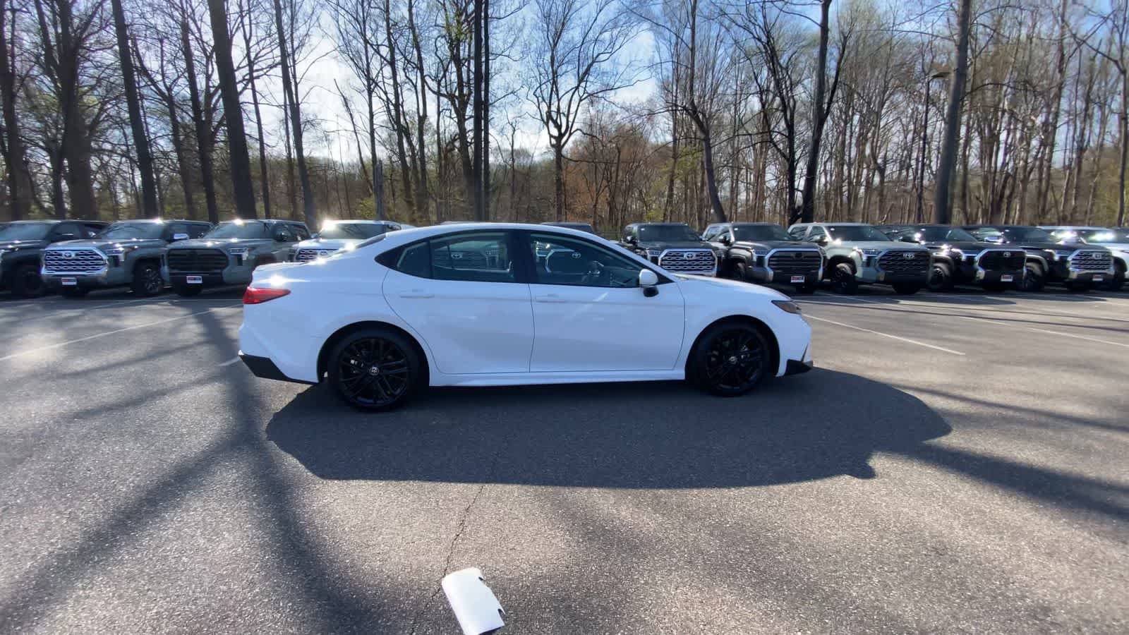 Used 2025 Toyota Camry SE image 12