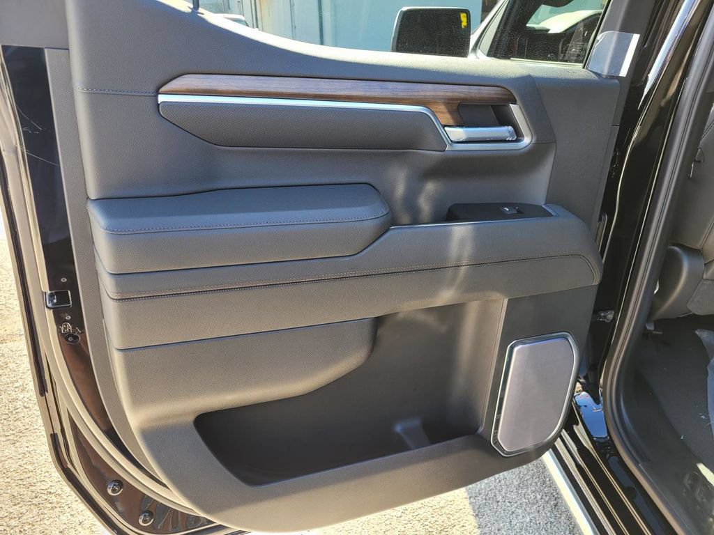 New 2026 Chevrolet Silverado 1500 High Country AWD/4WD image 9