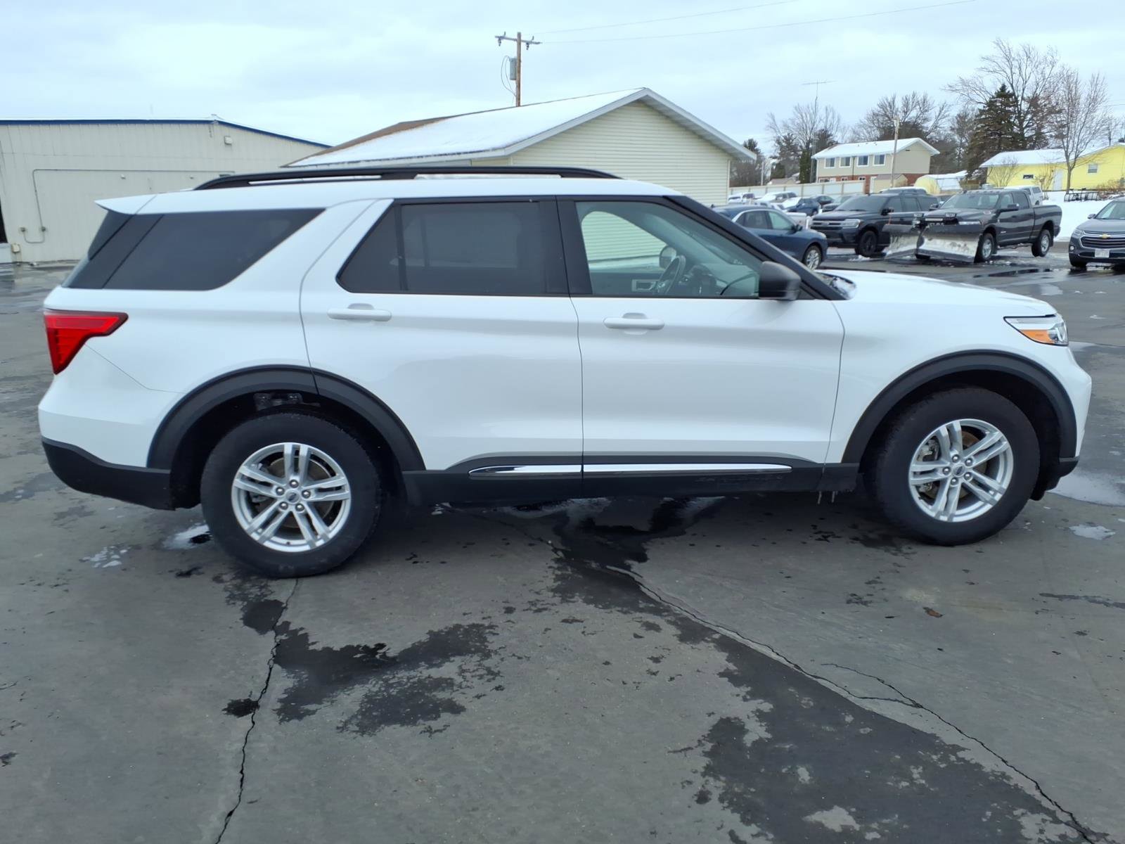 Used 2021 Ford Explorer XLT w/ Equipment Group 202A image 7