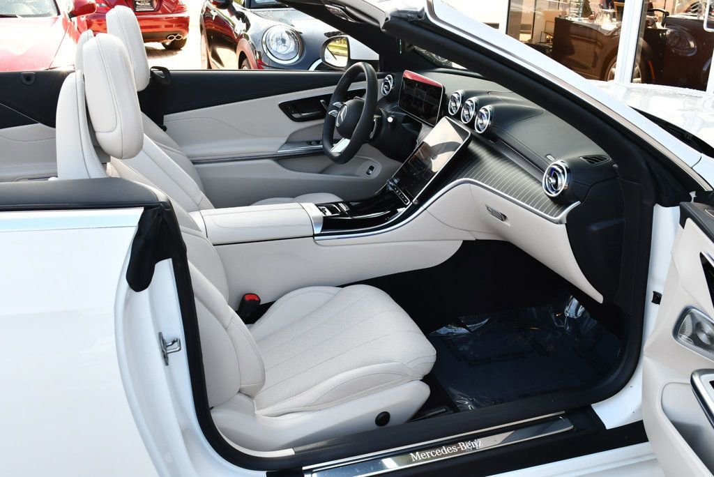 Used 2024 Mercedes-Benz CLE 450 4MATIC Cabriolet image 20