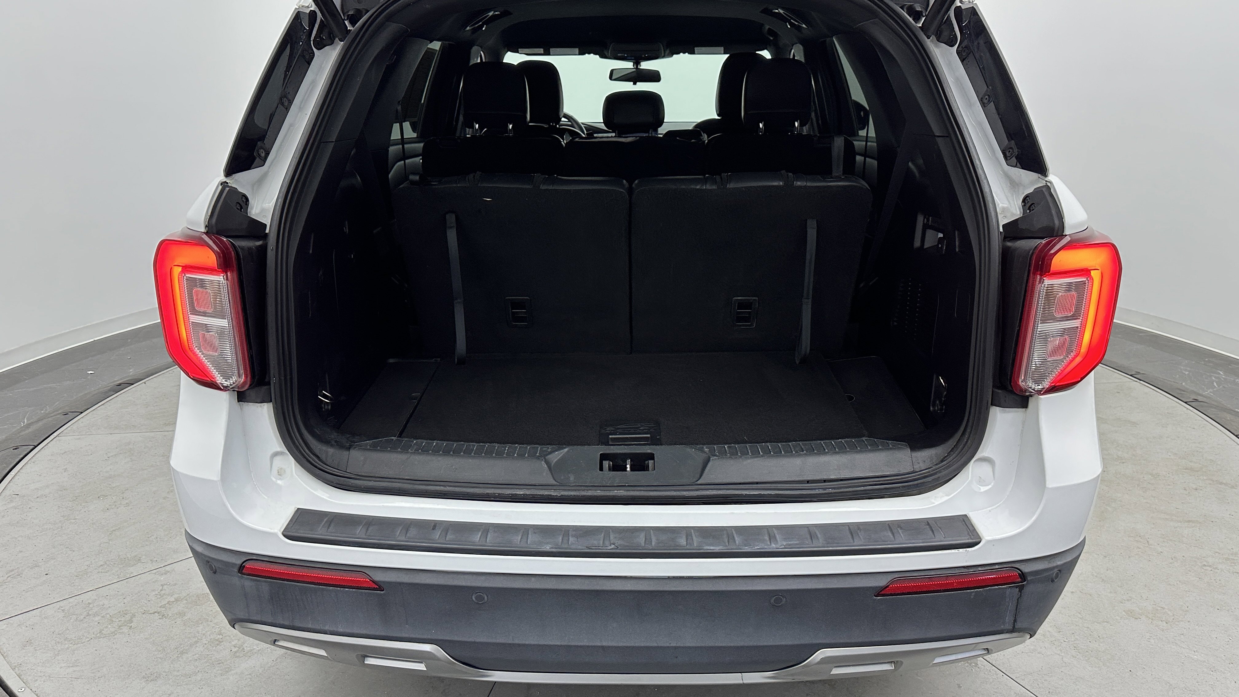 Used 2020 Ford Explorer XLT w/ Equipment Group 202A image 32