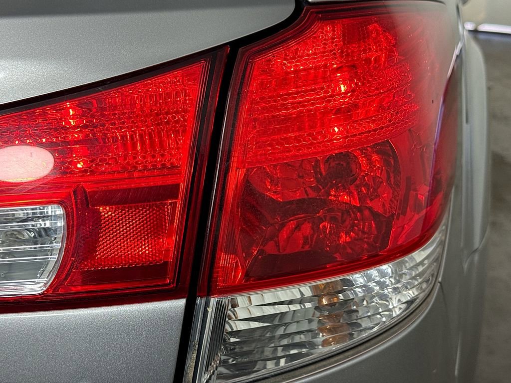 Used 2011 Subaru Outback 2.5i Limited image 31