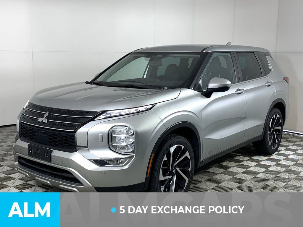 Used 2023 Mitsubishi Outlander SE Black Edition image 4