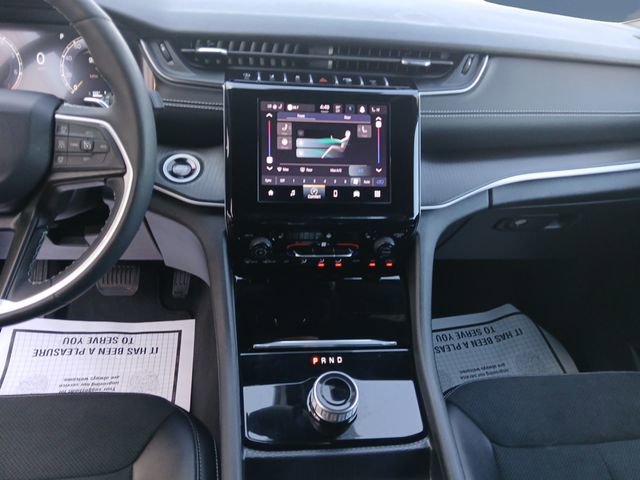 Used 2024 Jeep Grand Cherokee L Laredo image 11