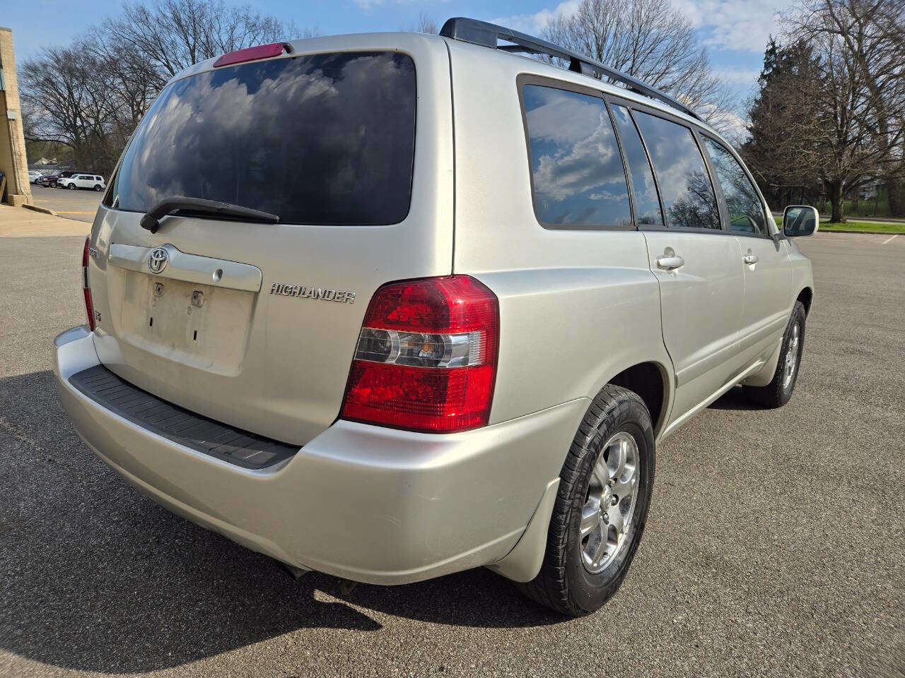Used 2005 Toyota Highlander 2WD V6 w/ 3rd Row image 9