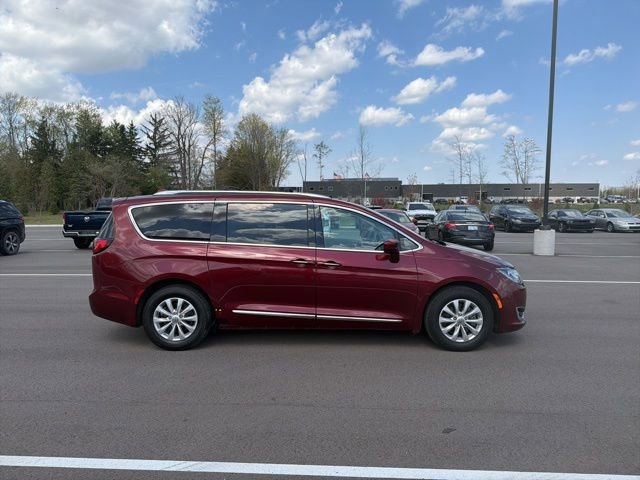 Used 2018 Chrysler Pacifica Touring-L Plus FWD image 5