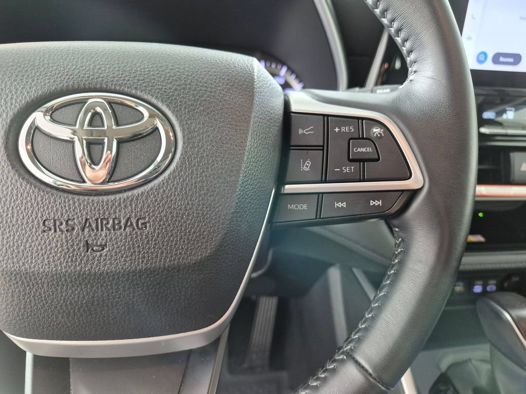 Used 2025 Toyota Highlander XLE AWD/4WD image 15
