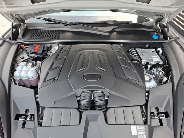 Certified 2025 Porsche Cayenne Turbo AWD/4WD image 30