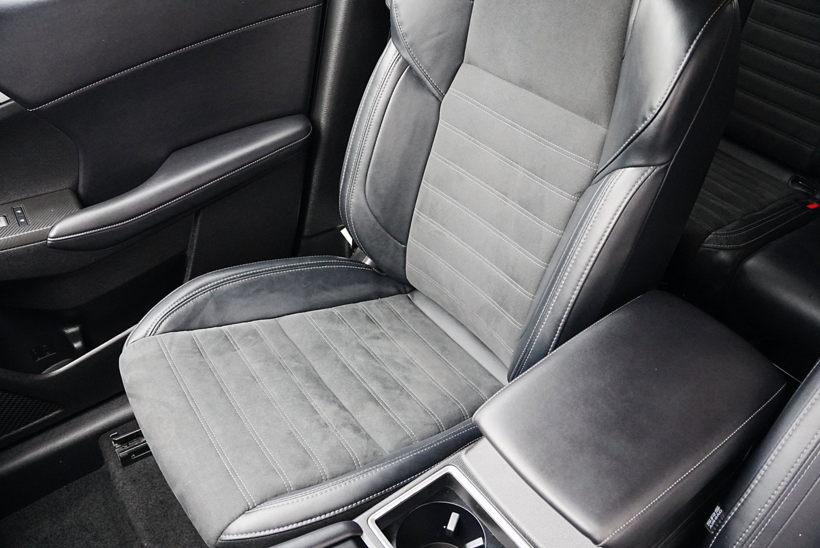 Used 2024 Mitsubishi Outlander SE image 11