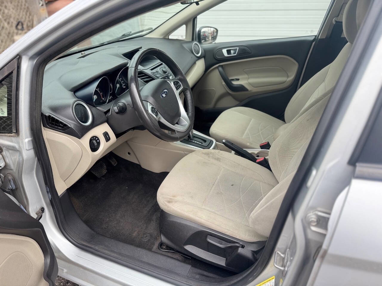 Used 2014 Ford Fiesta SE image 9