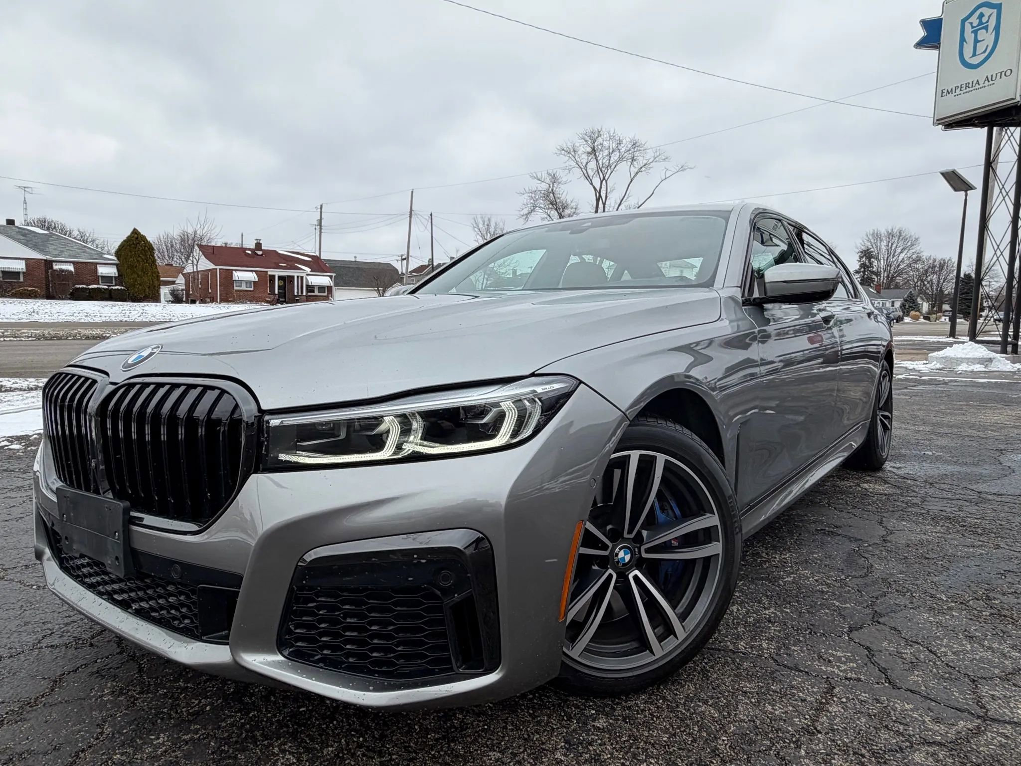 Used 2022 BMW 740i xDrive w/ M Sport Package image 1