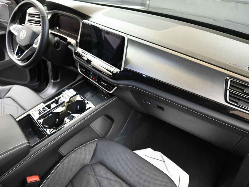 Used 2025 Volkswagen Atlas Cross Sport SE image 13