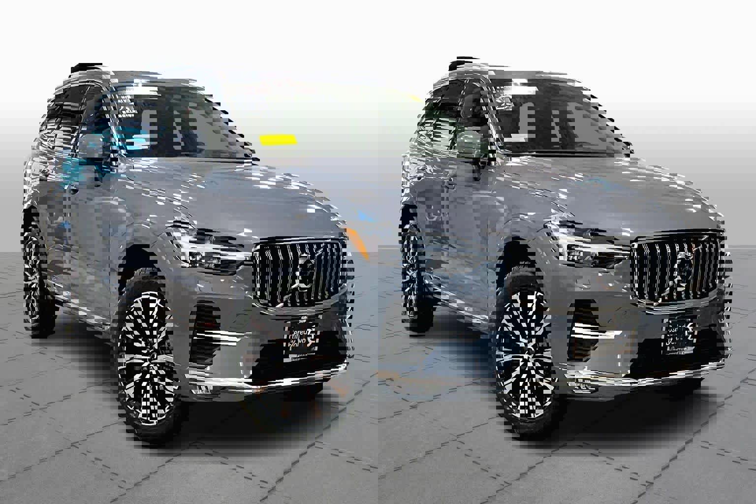 Used 2023 Volvo XC60 B5 Plus w/ Climate Package image 3