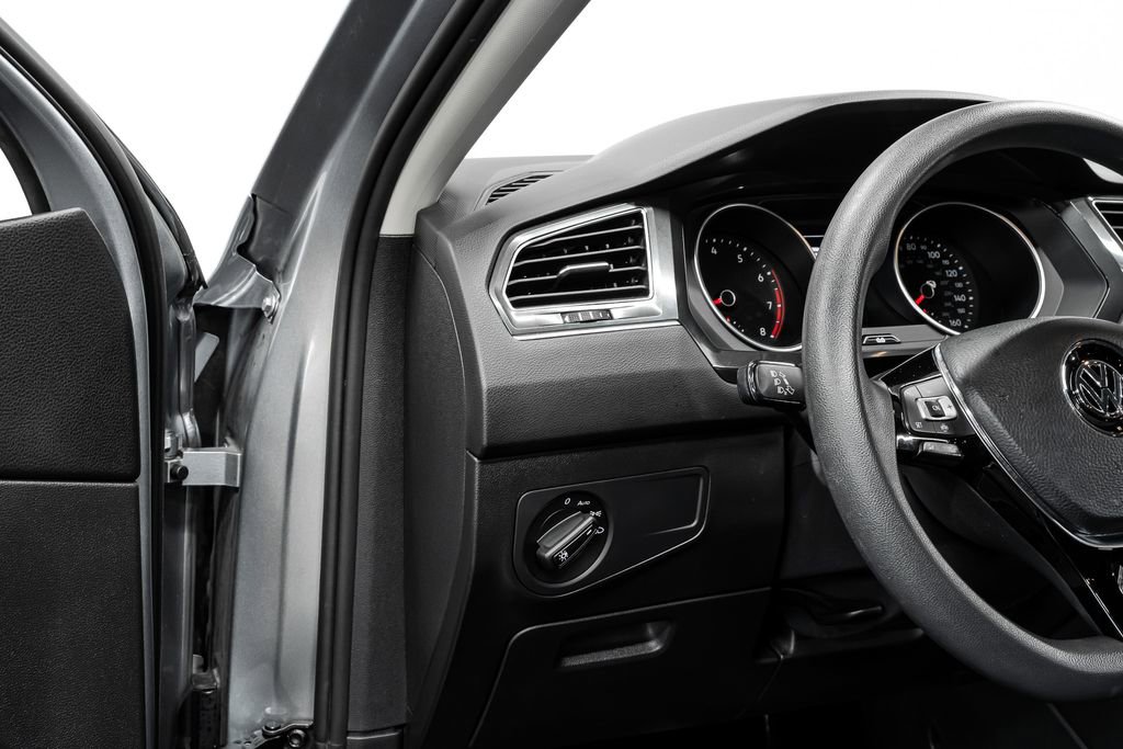 Used 2021 Volkswagen Tiguan S image 23